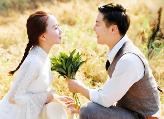 婚姻中的自我救贖以及成長(zhǎng)唯有自渡方得圓滿(mǎn)